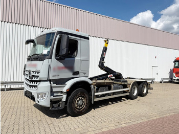 משאית הרמת וו MERCEDES-BENZ Arocs 2643