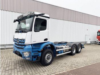 משאית עם שלדת תא MERCEDES-BENZ Arocs 2651