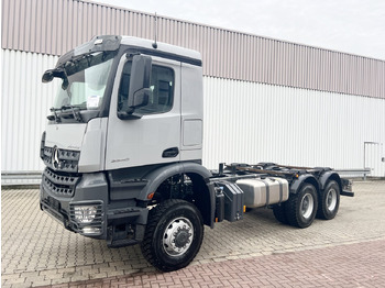 משאית עם שלדת תא MERCEDES-BENZ Arocs