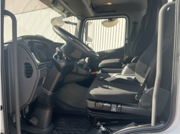 Interior photo 1: מזהיר Mercedes-Benz Atego 818/23 K 4x2 Atego 818/23 K 4x2, 2x AHK, Meiller-Kipper, mehrfach Vorhanden!