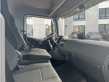 Interior photo 2: מזהיר Mercedes-Benz Atego 818 K 4x2 Atego 818 K 4x2, 2x AHK, Meiller-Kipper, mehrfach Vorhanden!