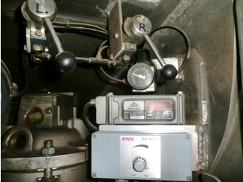 הַחכָּרָה Mercedes-Benz SK 1824 L 4x2 SK 1824 L 4x2, Esterer Tankaufbau ca. 13.100l, 2 Kammern Mercedes-Benz SK 1824 L 4x2 SK 1824 L 4x2, Esterer Tankaufbau ca. 13.100l, 2 Kammern: תמונה 5