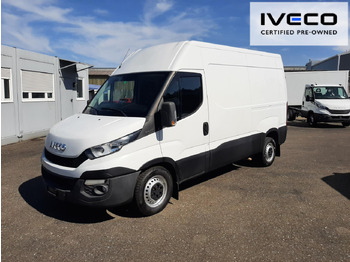 כלי רכב מסחרי עם לוח IVECO Daily