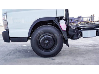 Interior photo 1: משאית עם שלדת תא MITSUBISHI CANTER CHASSIS PAYLOAD 5 TON APPROX SINGLE CAB WITH A/C 4X2 LIGHT DUTY MY2024
