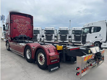 מוביל מכולות/ משאית החלפת גוף SCANIA R560: תמונה 4