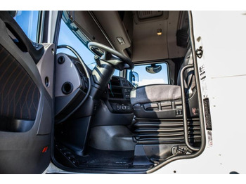 Interior photo 1: יחידת טרקטור DAF XF 450-6X2