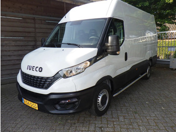 כלי רכב מסחרי עם לוח IVECO Daily 35s14
