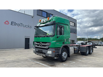 משאית עם שלדת תא MERCEDES-BENZ Actros 2646
