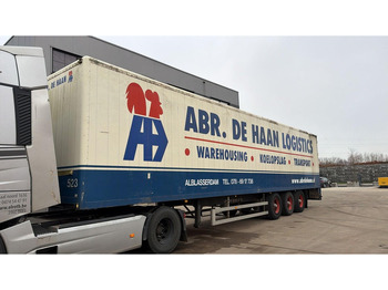 סמיטריילר בתיבה סגורה