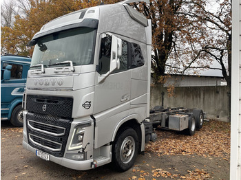 משאית עם שלדת תא VOLVO FH