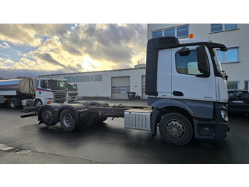 משאית עם שלדת תא MERCEDES-BENZ Actros 2642