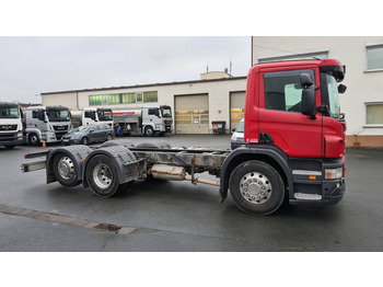 משאית עם שלדת תא SCANIA P 400