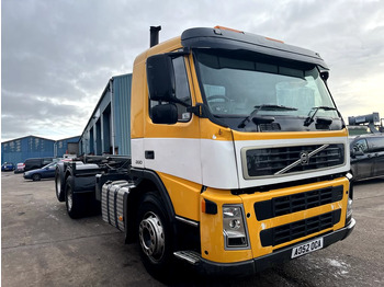 משאית עם שלדת תא VOLVO FM9 260