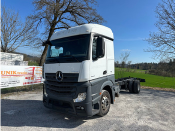 משאית עם שלדת תא MERCEDES-BENZ Actros