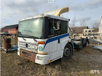 משאית עם שלדת תא MERCEDES-BENZ Econic 1828