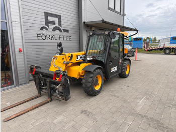 מפעיל טלסקופי JCB