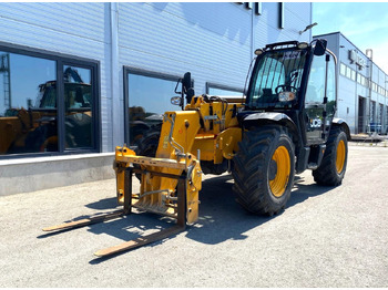 מפעיל טלסקופי JCB