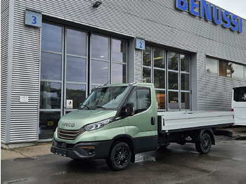 כלי רכב מסחרי עם לוח IVECO Daily 35s14