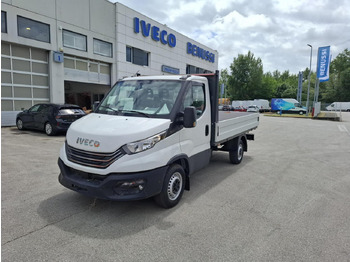 כלי רכב מסחרי עם לוח IVECO Daily 35s16