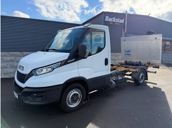 כלי רכב מסחרי עם לוח IVECO Daily