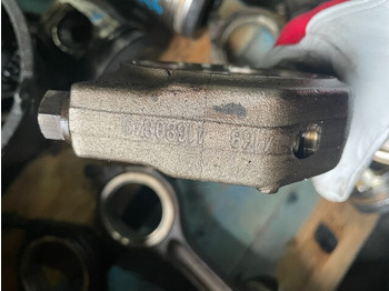 מוט חיבור עבור מכונה חקלאית DEUTZ Korbowód TCD2013L044V TCD2013L064V Fendt 936 oryginał 04901791: תמונה 3