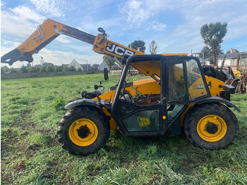 מפעיל טלסקופי JCB