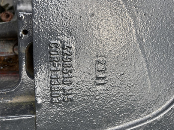 סרן קדמי Massey Fergusson 5000 serie - support osi przedniej 4298510M5 4298510M8: תמונה 2