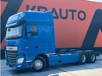 משאית עם שלדת תא DAF XF 530