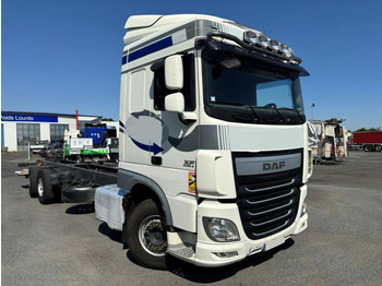 משאית עם שלדת תא DAF XF