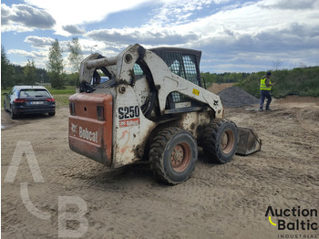 מעמיס היגוי החלקה Bobcat S 250: תמונה 4