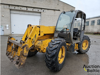 מפעיל טלסקופי JCB