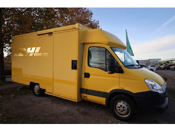 כלי רכב מסחרי עם תיבה IVECO Daily