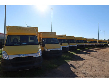 כלי רכב מסחרי עם תיבה IVECO Daily