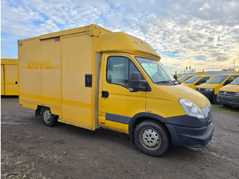 כלי רכב מסחרי עם תיבה IVECO Daily