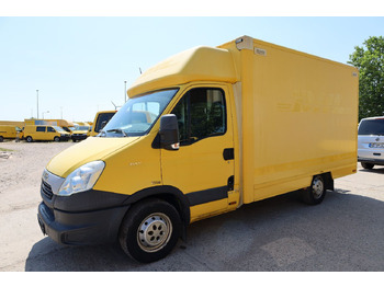 כלי רכב מסחרי עם תיבה IVECO Daily