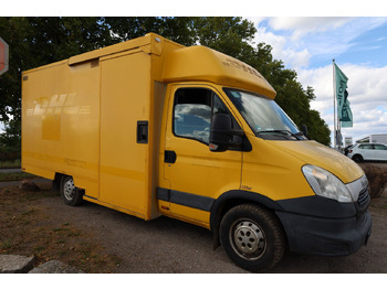כלי רכב מסחרי עם תיבה IVECO Daily