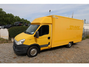 כלי רכב מסחרי עם תיבה IVECO Daily