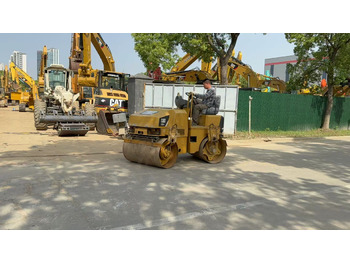 רולר CATERPILLAR CB24B
