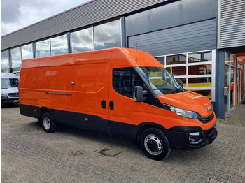 כלי רכב מסחרי עם לוח IVECO Daily 35c21