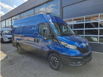 כלי רכב מסחרי עם לוח IVECO Daily 35s16
