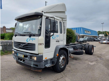 משאית עם שלדת תא VOLVO FL 250