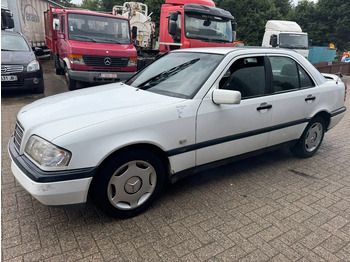סדאן MERCEDES-BENZ