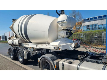 מערבל בטון סמיטרליילר LIEBHERR