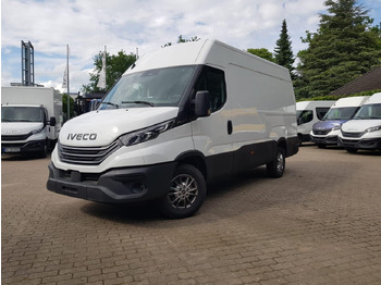 כלי רכב מסחרי עם לוח IVECO Daily 35s18