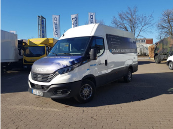 כלי רכב מסחרי עם לוח IVECO Daily