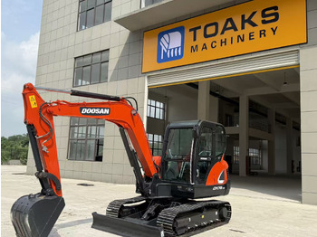 מיני מחפר DOOSAN DX75