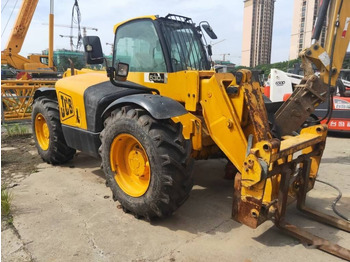 מפעיל טלסקופי JCB