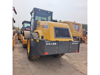 רולר כביש XCMG XS143J