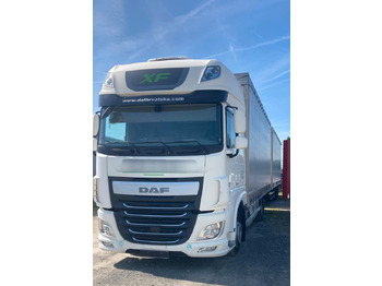 משאית וילונות צד DAF XF 460