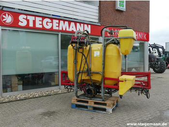 מרסס מותקן על טרקטור